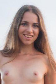 Riana Jolie Riana Jolie